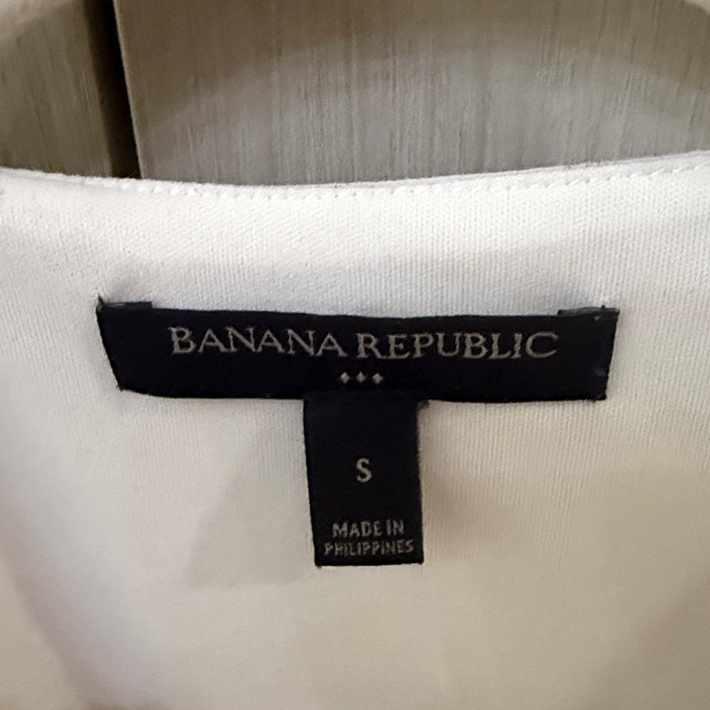 Moving Sale 🛍️Banana Republic Cream Gold Dot Wrap Blouse - Picture 2 of 7